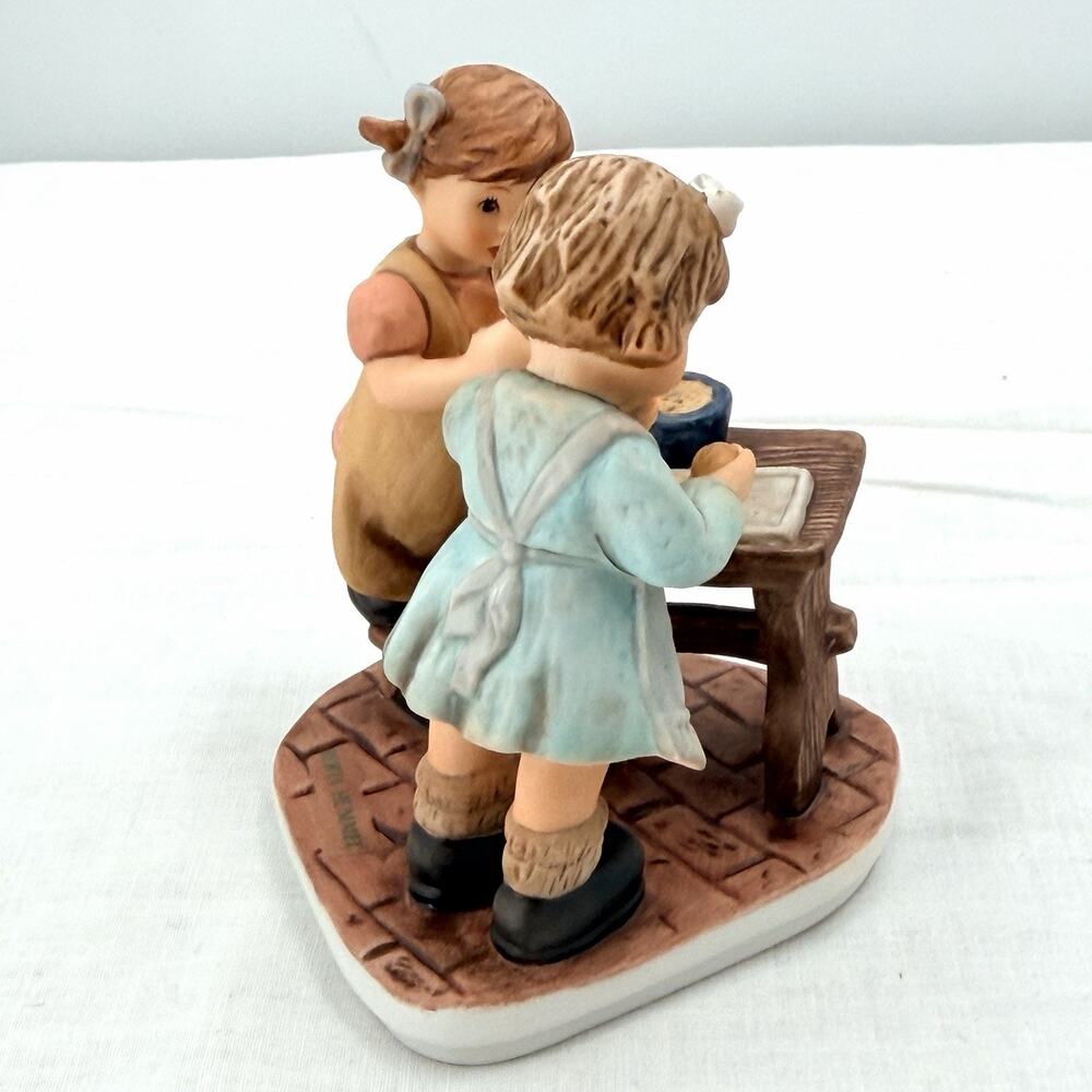 Vintage 2001 Goebel Hummel Baking Cookies BH 168 With Original Box & Papers - Picture 8 of 16